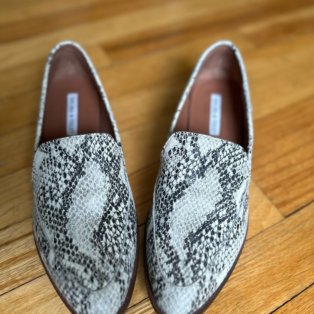 Like new!…Snakeskin Patterned Women's Loafers